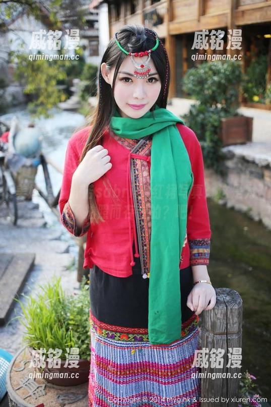 美媛馆 - 许诺sabrina红裙写真：这是为了拍照而存在的？吧！