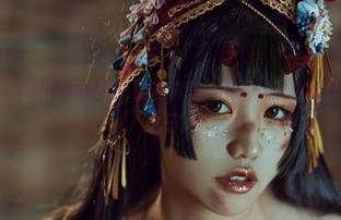 有趣的事，芊川一笑MNK的写真里，用图片讲述了什么叫天命之子。