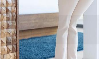 花漾show – 乔漫妮mina黑白写真：当我妈让插画师画我，不如直接来张照片