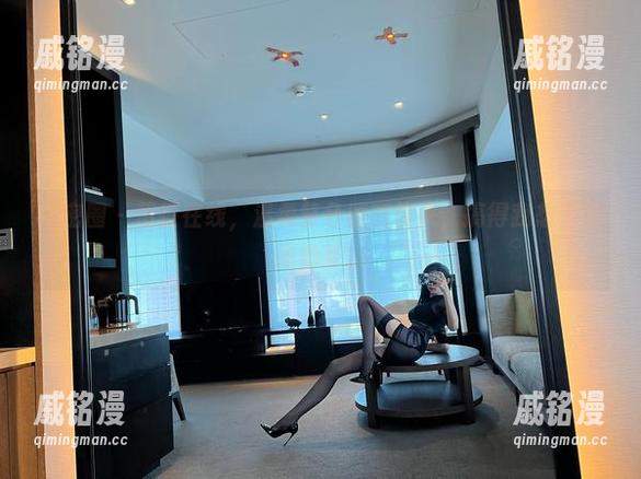 葛征 微密圈 - 葛征在线,温柔紫色原图快来,搞得我想请他喝奶茶。