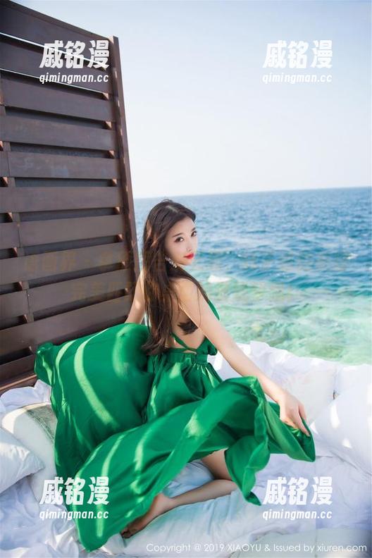 语画界 - 拿原图告别无趣，林子遥的美脚完美匹配你桌面的壁纸梦想！