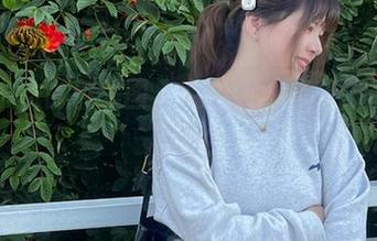 闪月半的白色美图，大概是想让我眯着眼睛看吧？