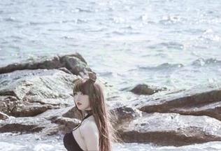 短裤不只是夏天的选择，阿薰kaOri私拍原图里全是意外的惊喜和那种放松感。
