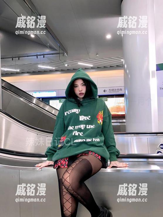 陈佩奇 微密圈 - 陈佩奇的毛衣写真:再来一两个动作吧!