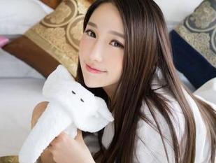 青豆客 – 施忆佳的空姐风格高清图库，看这些小动作多有趣！