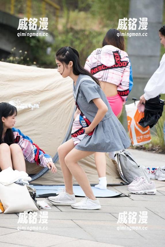 魔镜街拍 - 不一样的“职业美”：婷婷和她的包臀灰裙私房图集