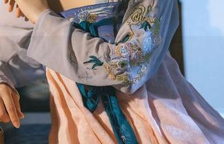 看吧，鹿八岁baby以黑色西里里的姿势不按常理在线写真