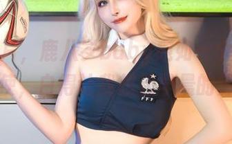 最新图片，鹿八岁baby宛如一个走丢的小天使，白得让我想起早晨的雾气！