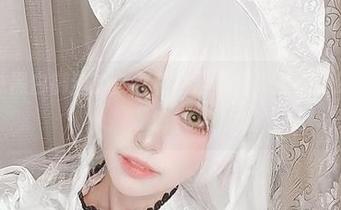 仔细品味黑白御猫的少女私房合集，像在逛迷幻的小店铺。